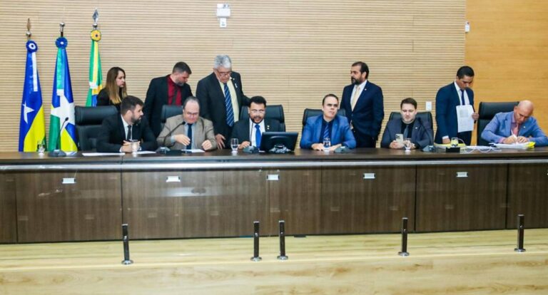 Deputados aprovam projetos que beneficiam servidores do Judiciário, Alero e Defensoria Pública - News Rondônia