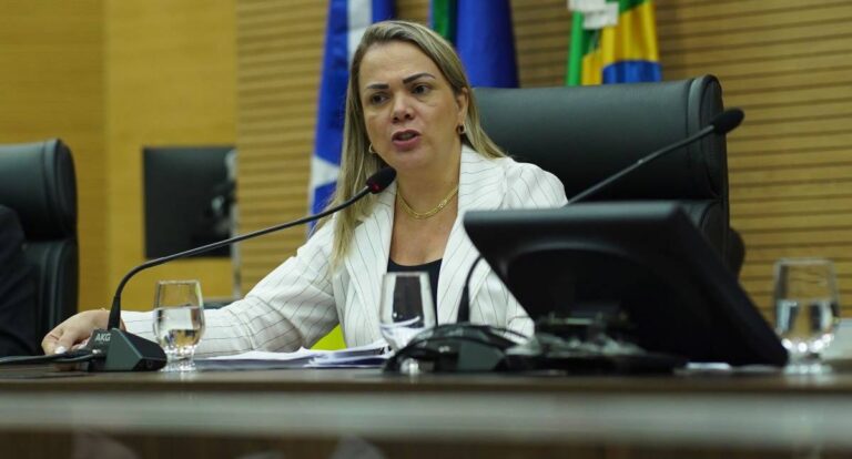 Cláudia de Jesus solicita conclusão da reforma do quartel da PM em Rondominas - News Rondônia