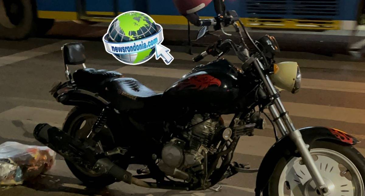 Casal sofre queda de moto depois de atropelar cachorro