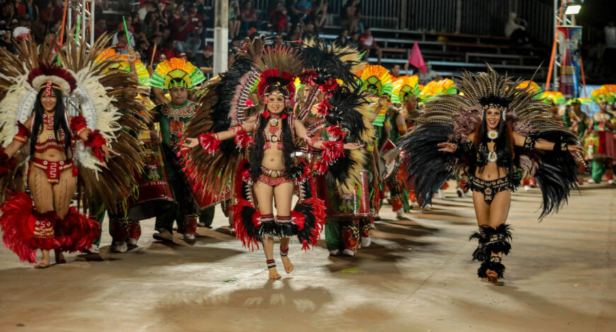 Bois-bumbás encantam Guajará-Mirim em segunda noite de apresentações no Bumbódromo Márcio Manacho