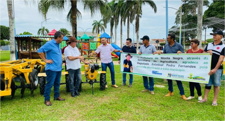 Deputado Pedro Fernandes entrega implementos agrícolas para fortalecer a agricultura familiar em Monte Negro - News Rondônia