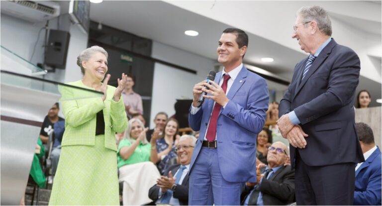 Deputado Cássio Gois prestigia celebração dos 30 anos da Escola Daniel Berg