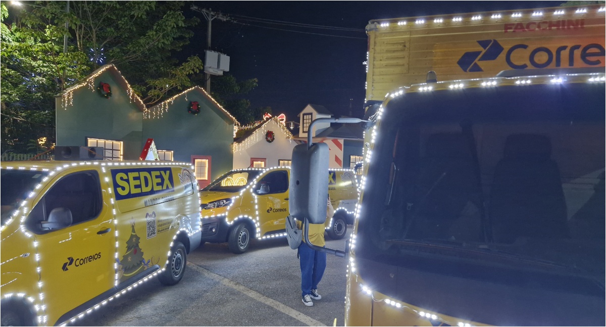 Carreata de Luz do Papai Noel dos Correios ilumina Porto Velho