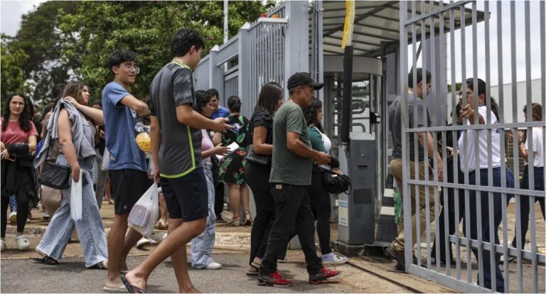 Estudantes aprovam tema da redação do Enem, mas acham prova cansativa - News Rondônia