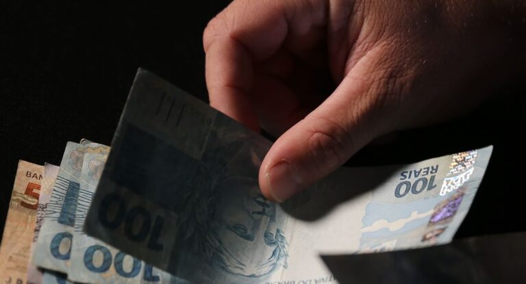 Pacote de cortes de gastos abordará supersalários e grandes fortunas