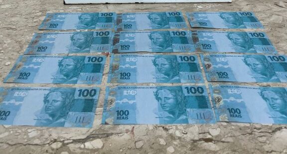 PF prende em flagrante suspeito de adquirir notas falsas