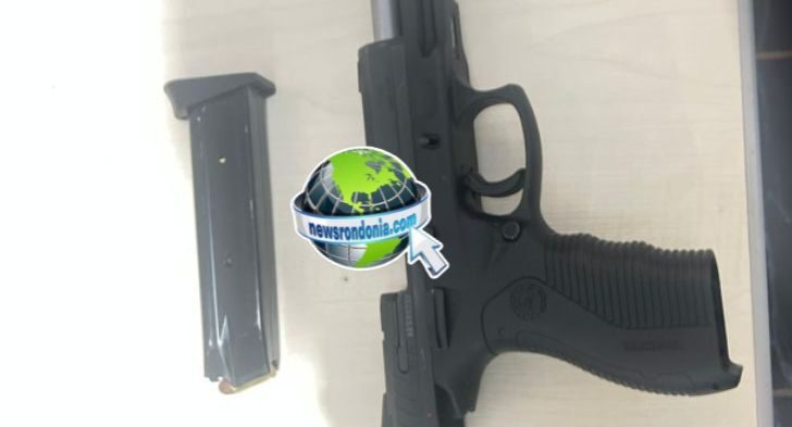 Homem é flagrado armado em frente de hotel