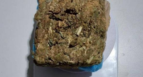 Após abordar dois rapazes, Polícia Militar descobre que um deles estava traficando depois de ver anúncio de maconha