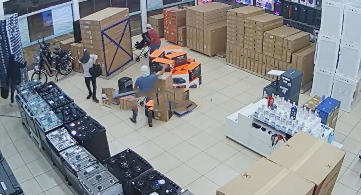 Durante a madrugada, ladrões invadem loja e furtam caixas de som e motor de barco, em Rolim de Moura