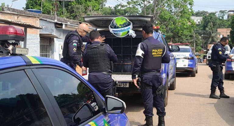 Perseguição termina com criminoso flagrado com arma furtada de policial