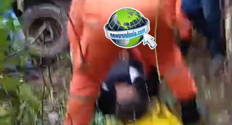 Carro capota e deixa ocupantes feridos na BR-364 em Porto Velho