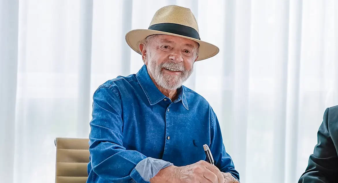 Com homenagem a Paul Singer, Lula sanciona Lei da Economia Solidária