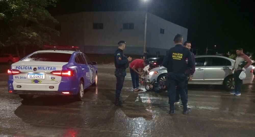 Mulher fica ferida após colisão entre Civic e moto na BR-364