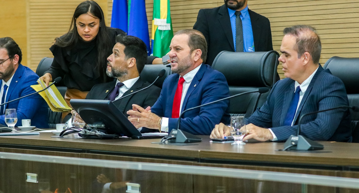 Deputados aprovam projeto que reduz 182 cargos comissionados na Assembleia Legislativa - News Rondônia