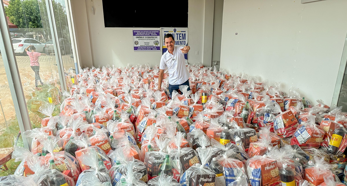 Deputado Cássio Gois entrega mais de 300 cestas básicas em Ministro Andreazza em projeto de Natal - News Rondônia