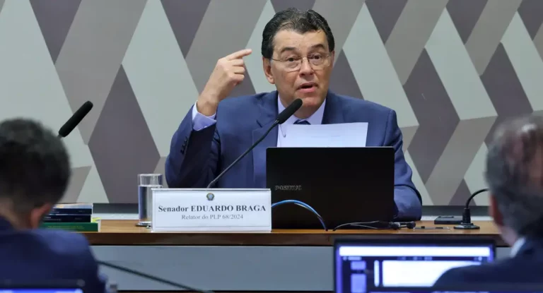 Reforma tributária com novo impacto no IVA é lida na CCJ do Senado