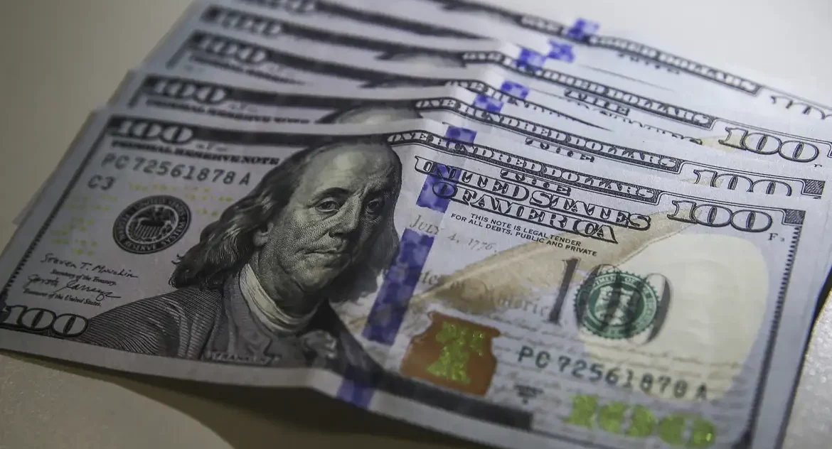 BC leiloará US$ 4 bi de reservas internacionais para segurar dólar