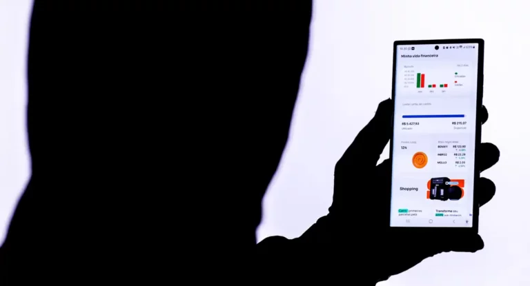 Especialistas apoiam proibição de celular em sala de aula