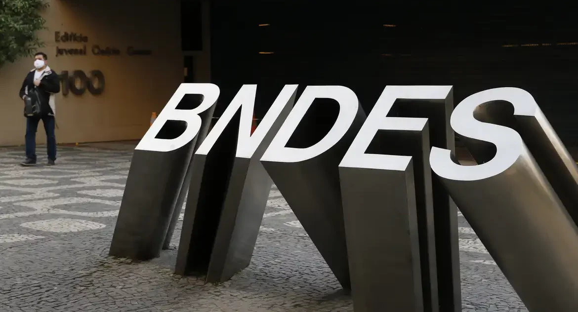 BNDES financia R$ 1,1 bi para exportação de jatos pela Embraer