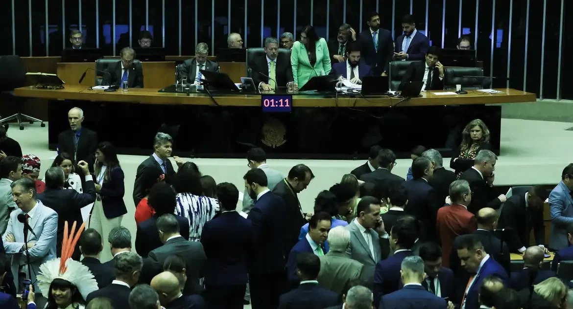 Câmara revoga novo seguro DPVAT e limita bloqueio de emendas