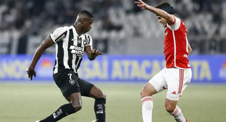 Botafogo visita o Inter para tentar garantir o título do Brasileiro