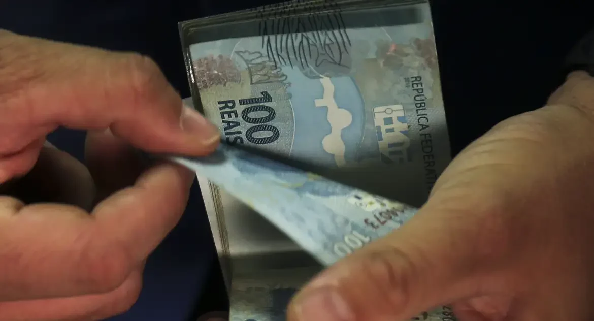 Crédito bancário deve crescer 10,6% neste ano e 9,6% em 2025, prevê BC