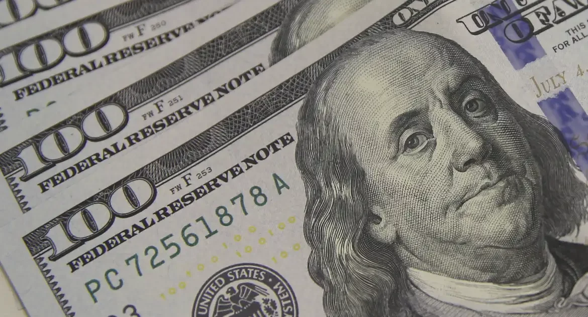 Dólar cai para R$ 6,12 com intervenção do BC e aprovação de pacote