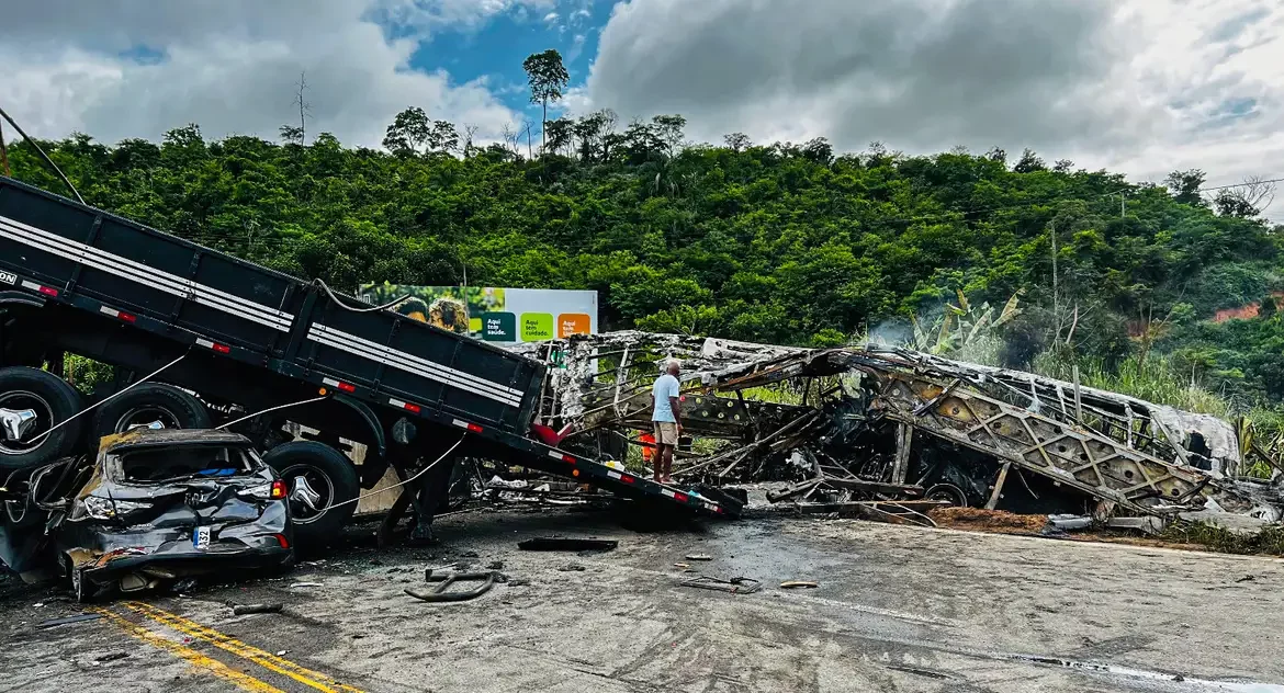 Acidente em rodovia deixa 22 mortos em Minas Gerais
