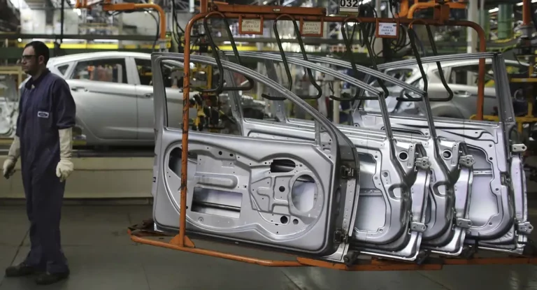 Produção industrial tem queda de 0,2% em outubro