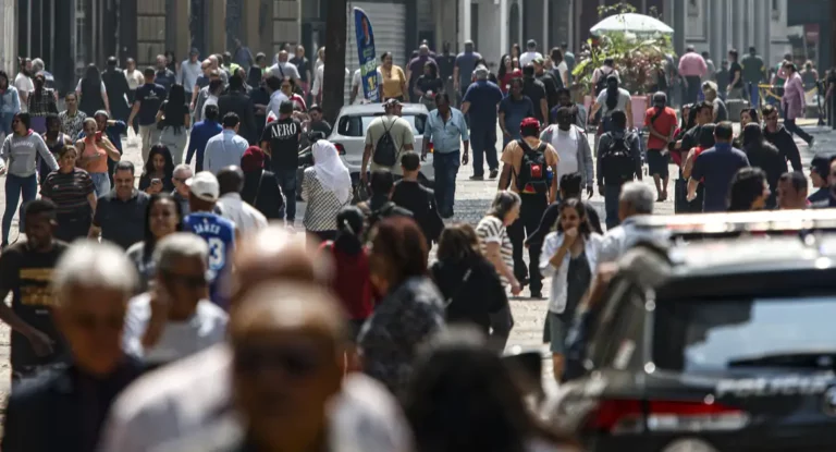 Desemprego em novembro chega a 6,1%, o menor desde 2012