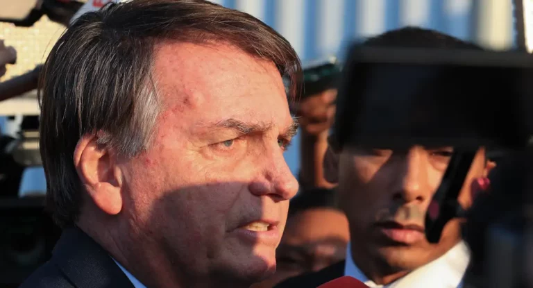 Bolsonaro poderá ir à missa de 7º dia da mãe de Valdemar Costa Neto