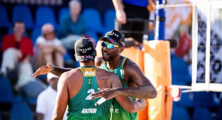 Evandro e Arthur vencem estreia no Finals do vôlei de praia mundial