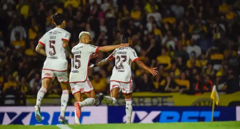 Flamengo bate Criciúma e ajuda Fluminense na luta contra rebaixamento