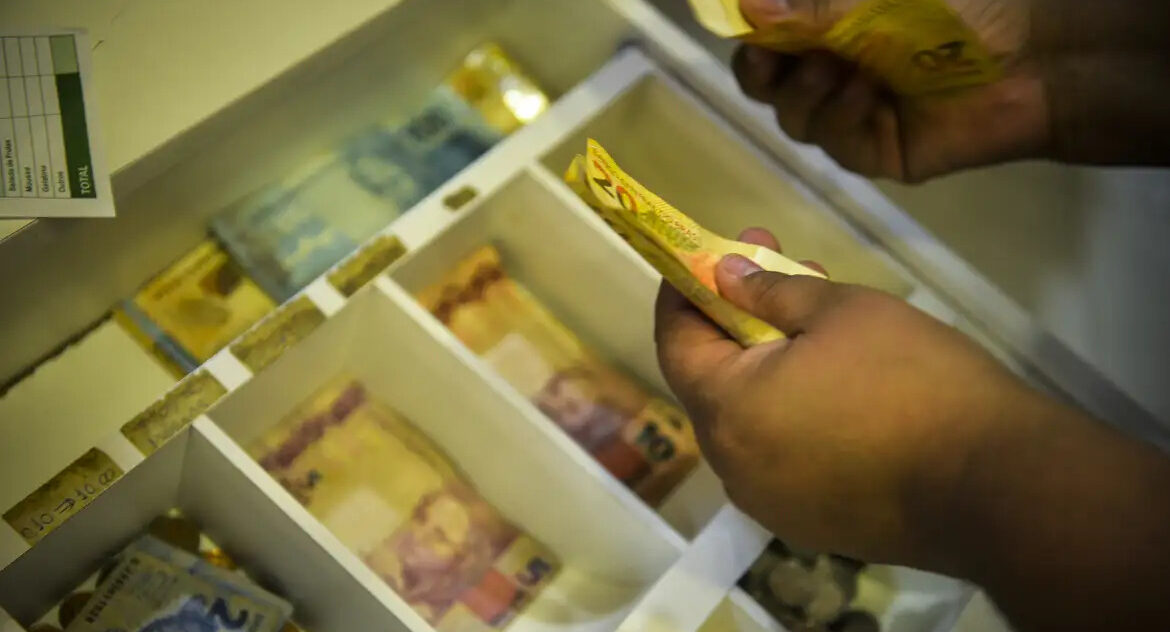 Lula assina decreto que eleva salário mínimo para R$ 1.518 - News Rondônia
