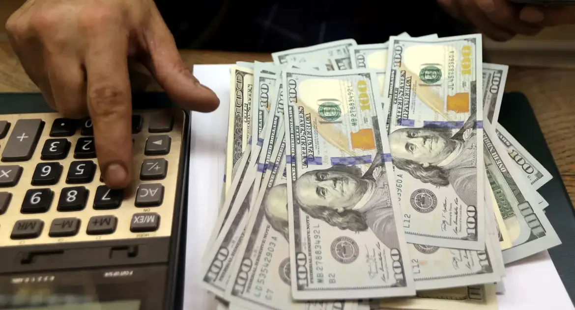 Dólar sobe para R$ 6,09 e bate recorde nominal de cotação