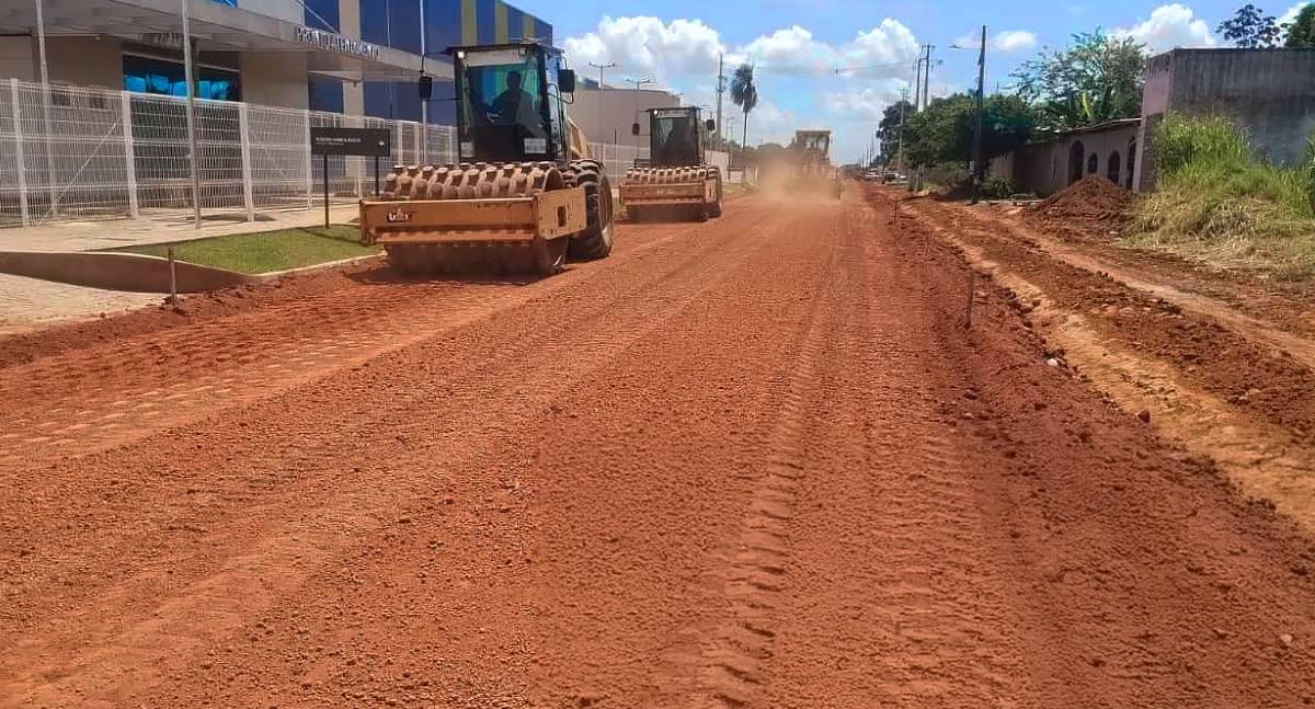 Pavimentação asfáltica em ruas próximas ao Hospital Regional de Guajará-Mirim é realizada pelo governo de RO
