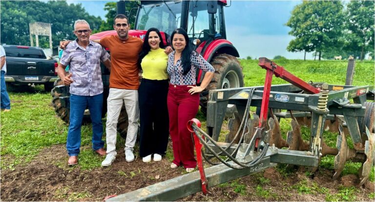Deputada Cristiane Lopes e Dr. Alan Queiroz entregam 320 mil em equipamentos agrícolas para produtores rurais de Jaru (RO) - News Rondônia