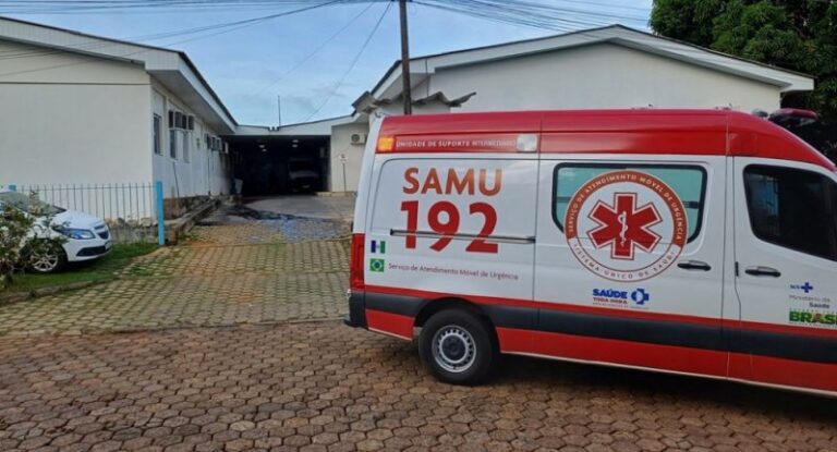 Mulher esfaqueia homem, rouba quase R$ 1 mil e o celular da vítima