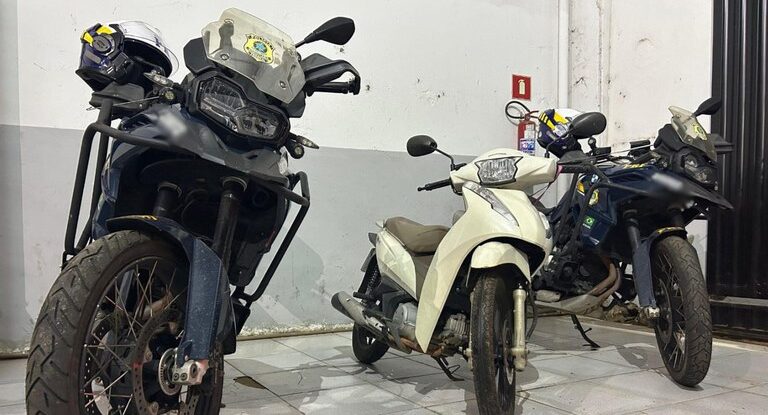 PRF recupera veículo roubado em Porto Velho-RO