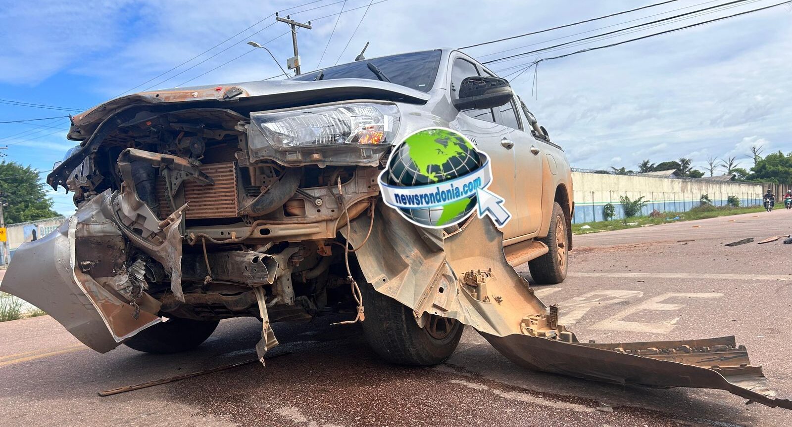 Motorista fica ferido em grave acidente entre carros na capital