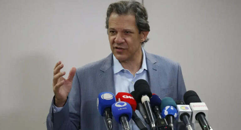 Haddad diz que câmbio é flutuante e que o dólar vai se acomodar