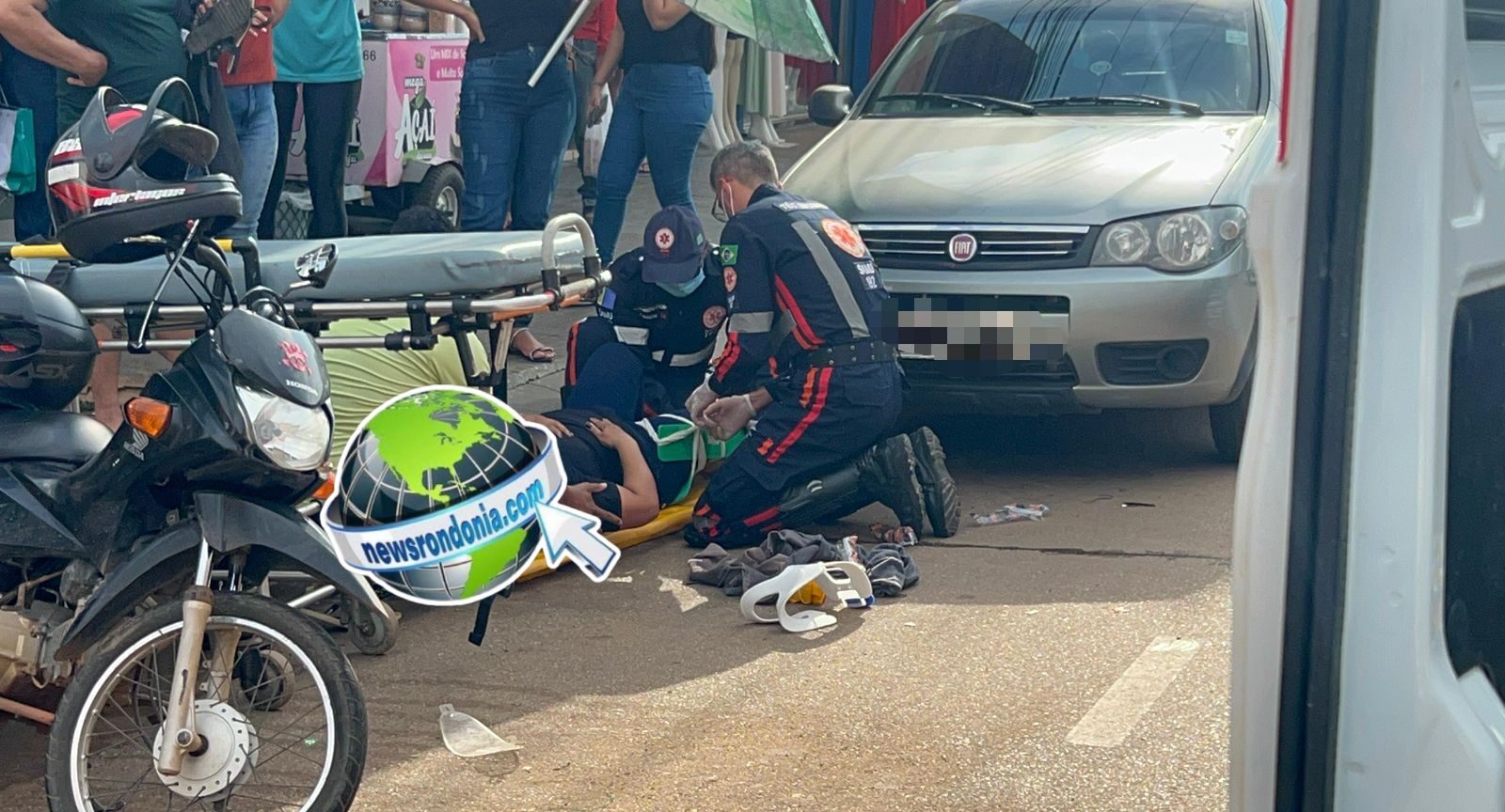 Mulher quebra a perna em batida entre três veículos na zona sul