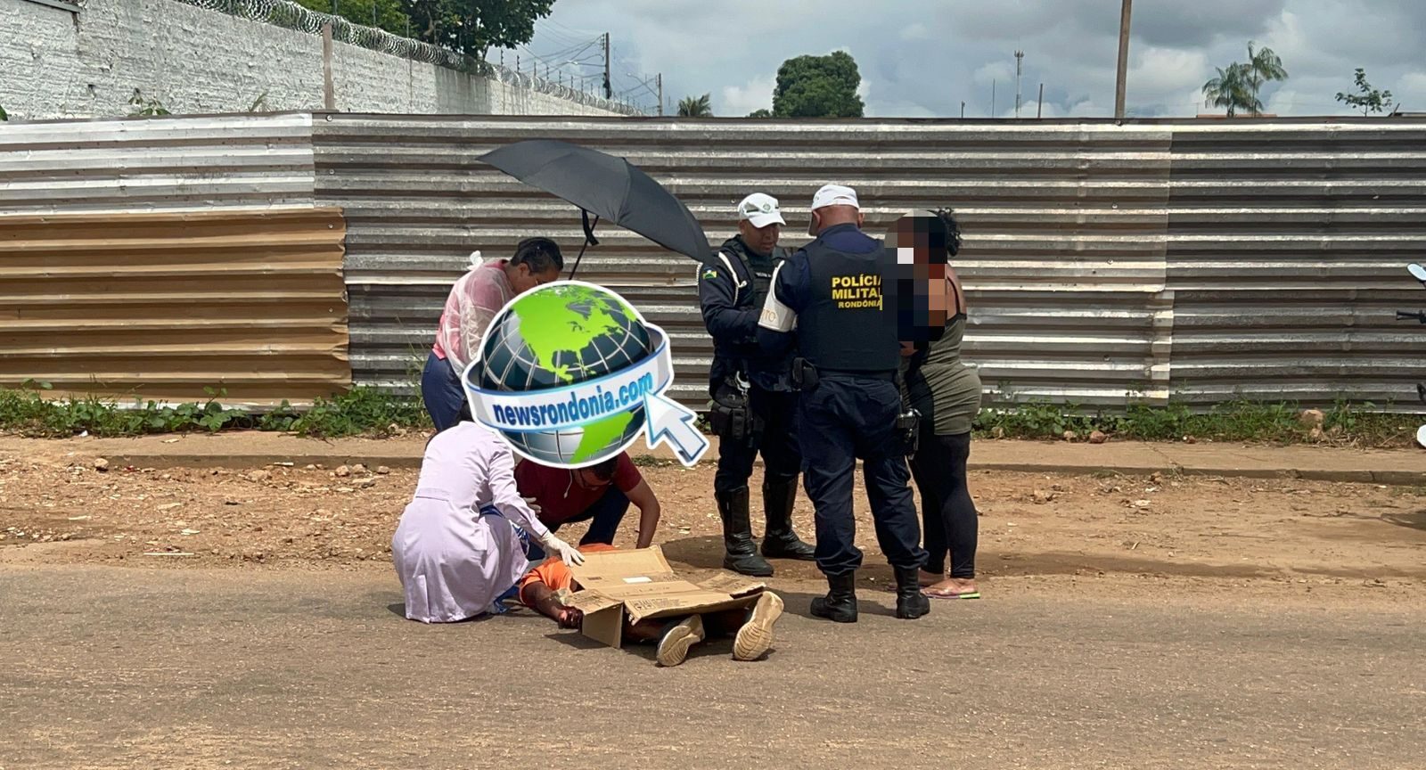 Homem fica desacordado depois de cair da garupa de moto em quebra-molas