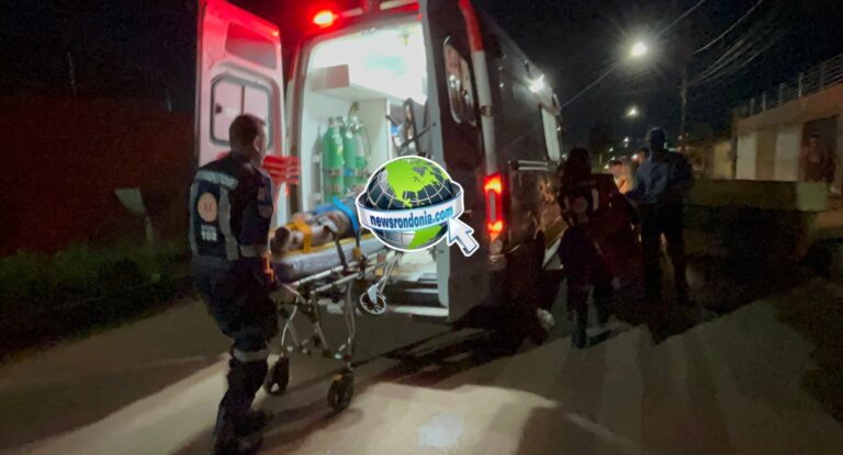 Motociclista fica desacordado após bater em papa entulho na zona leste