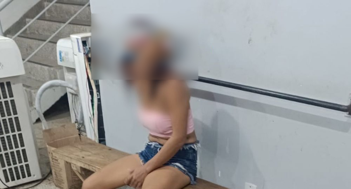 Mulher é presa após quebrar portão e danificar carro do ex-marido, em Ji-Paraná