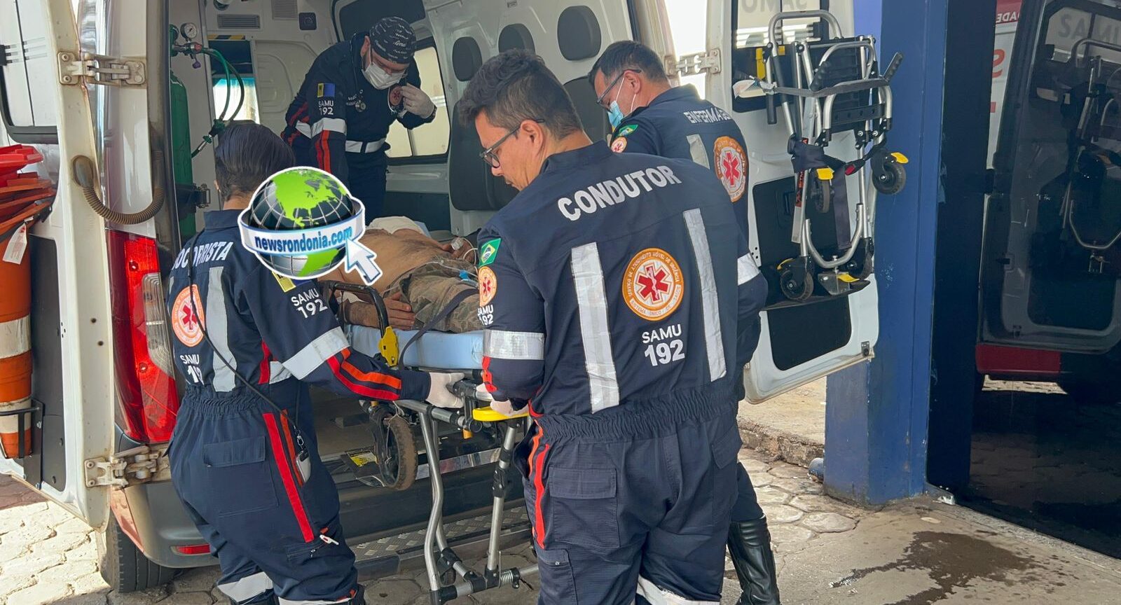 Acidente de trabalho deixa homem com pedaço de madeira cravado no peito na zona leste