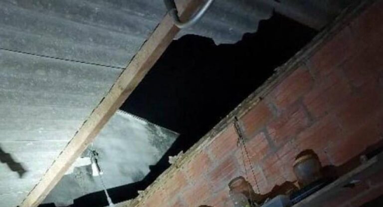 Homem é preso após invadir casas e quebrar telhado, em Vilhena