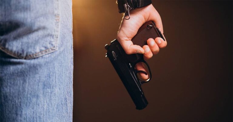 Homem tenta matar a esposa a tiros, mas é impedido pela amante, em Vilhena