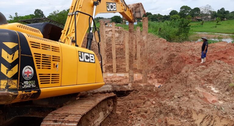 Prefeitura de Jaru trabalha na reconstrução de ponte sobre o Rio Tari na Linha 630 em Tarilândia - News Rondônia