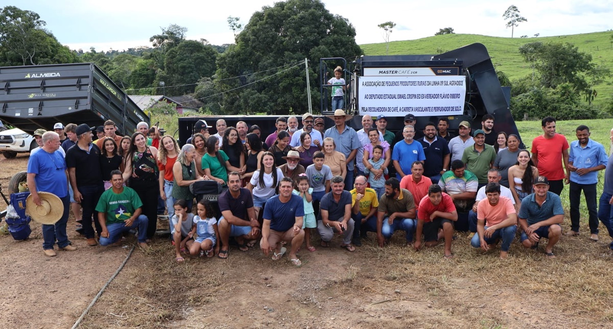 Deputado Ismael Crispin entrega equipamentos agrícolas em Nova Brasilândia do Oeste - News Rondônia